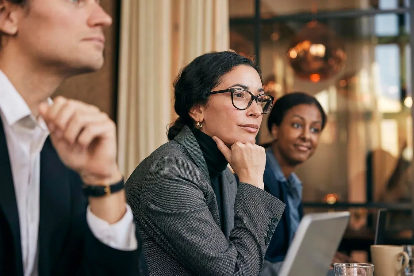 How To Use Strategic Pauses To Your Advantage: Leadership Tips